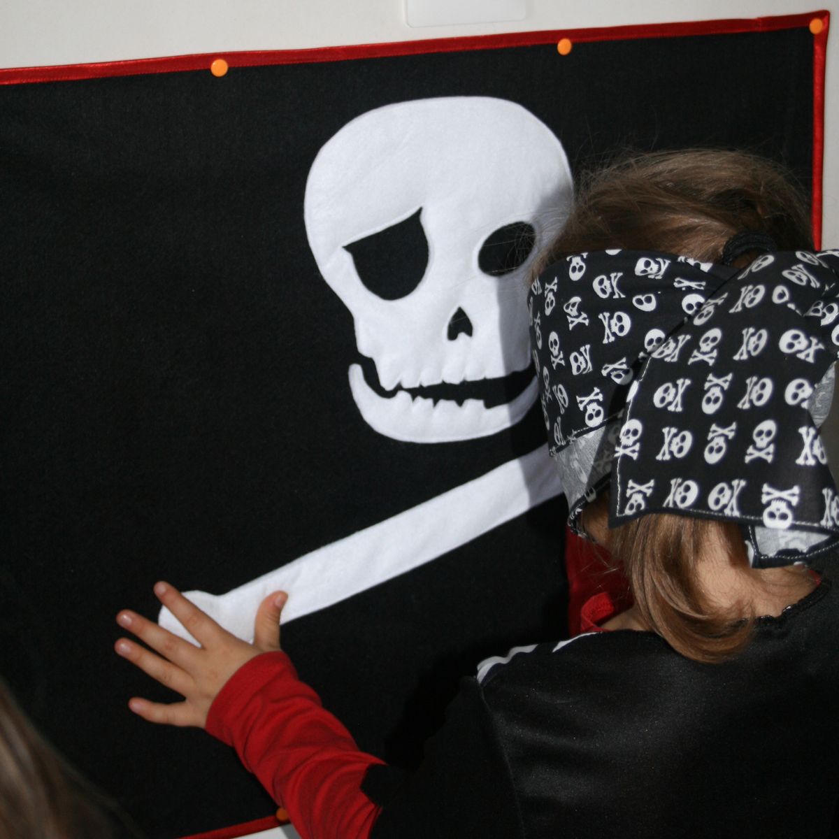 reconstitution du drapeau pirate Le Monde des Pirates©Les Mondes d'Ayléna